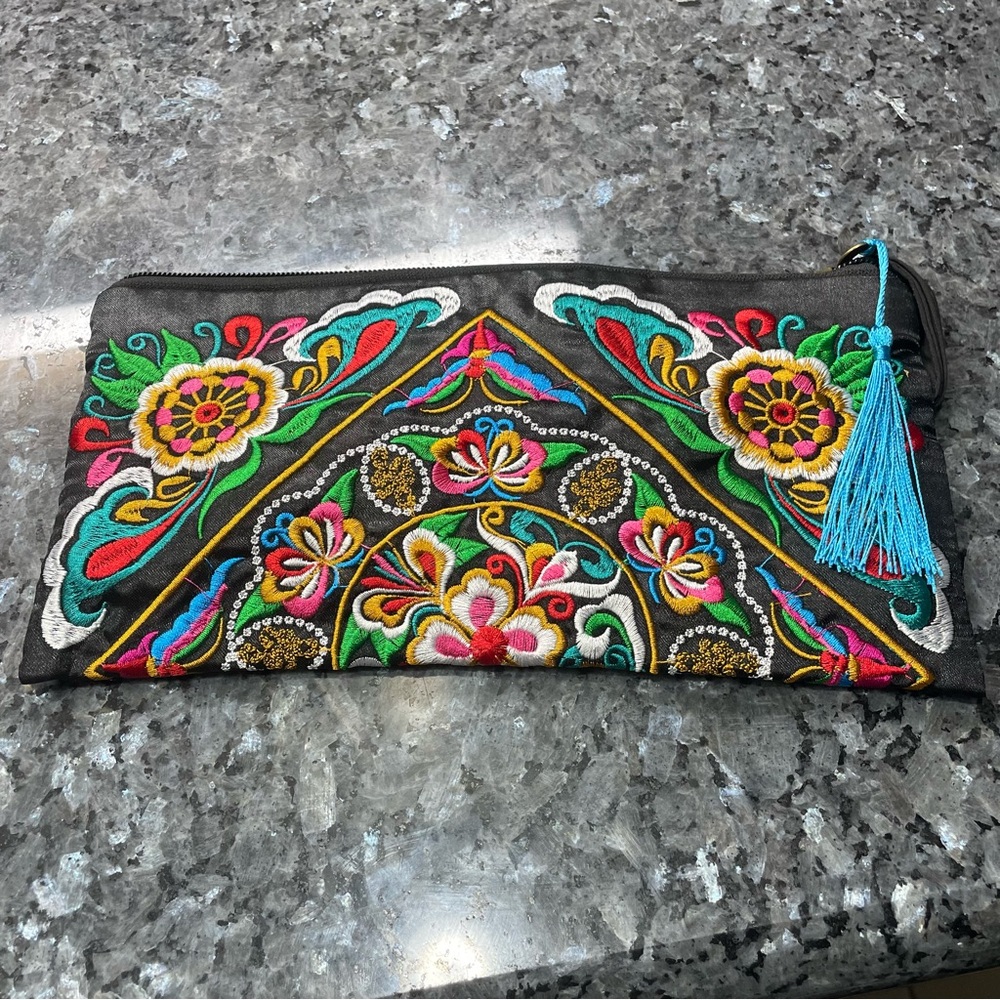Embroidered Tibetan colorful gesang flower clutch / NWOT - Picture 3 of 8